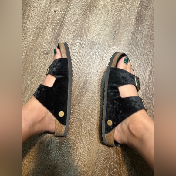Birkenstock Arizona
Big Buckle Rivet Black Velvet
Black women size 38 - Picture 13 of 16